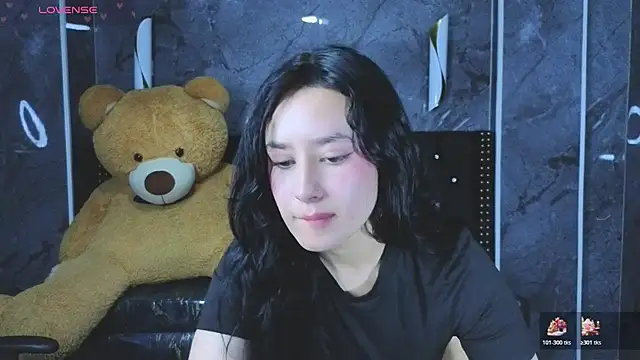 Aleja05 b online show from December 2025 03:17:01 PM