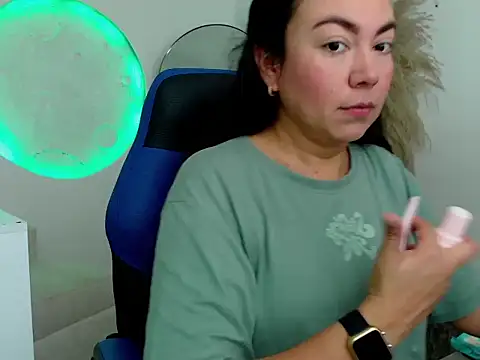 Yadis hot online show from December 2025 10:14:01 PM