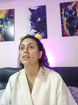 Caroline Jons online show from October 2025 11:23:02 AM