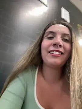 Snapshot of sarah_honey__ chatting on May 2026 02:34:01 PM sarah honey online show from May 2026 02:34:01 PM