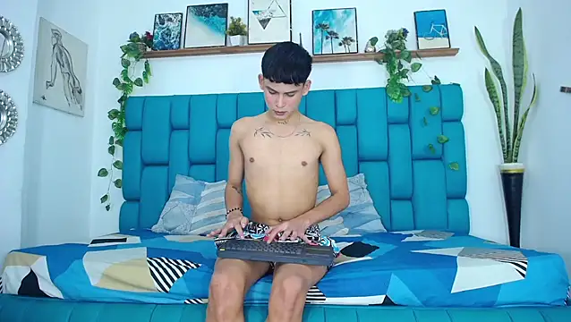 Hot Boys Latinos X online show from November 2025 10:21:02 PM