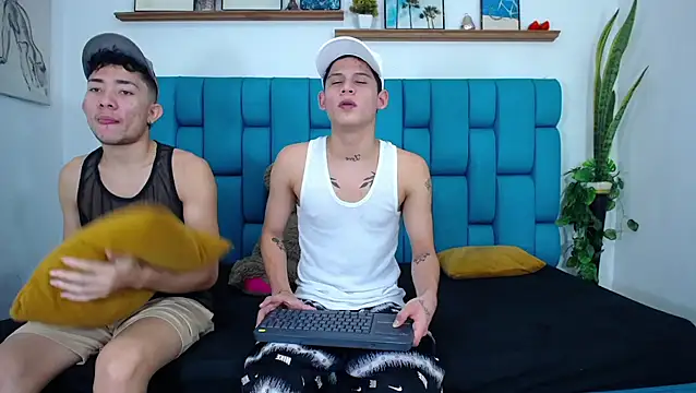 Hot Boys Latinos X online show from April 2026 05:06:01 PM