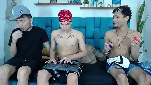 Hot Boys Latinos X online show from April 2026 05:03:01 PM