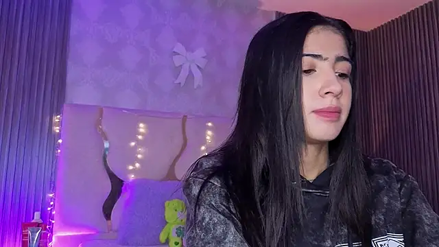 MAIILY TAY online show from January 2026 11:49:01 AM