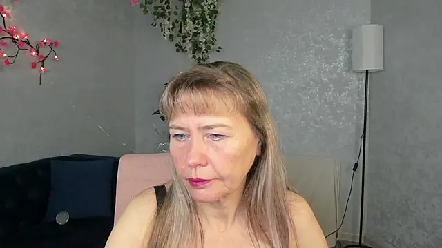 Carla Vogue online show from November 2025 03:06:02 AM