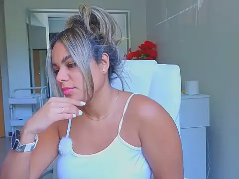 Snapshot of diosadeluniverso chatting on April 2026 02:33:01 PM diosadeluniverso online show from April 2026 02:33:01 PM