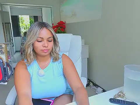 Snapshot of diosadeluniverso chatting on April 2026 05:39:01 PM diosadeluniverso online show from April 2026 05:39:01 PM