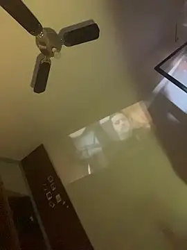 gigi333regi online show from December 2025 01:06:01 PM