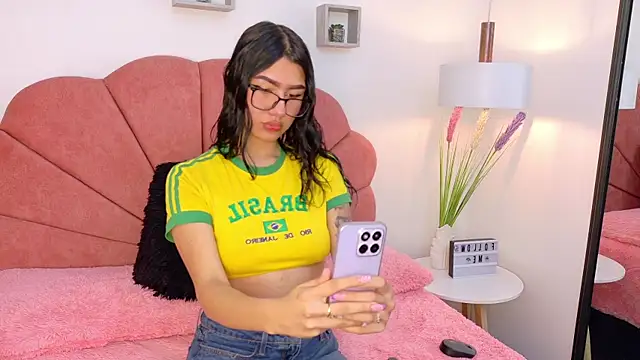 Snapshot of Charlotte_Millers chatting on November 2025 09:58:01 PM Charlotte Millers online show from November 2025 09:58:01 PM