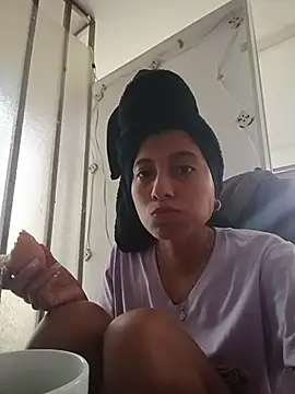 Snapshot of YeseniaRodriguez3 chatting on November 2025 05:33:01 PM YeseniaRodriguez3 online show from November 2025 05:33:01 PM