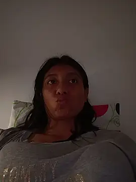 Snapshot of YeseniaRodriguez3 chatting on January 2026 10:23:01 PM YeseniaRodriguez3 online show from January 2026 10:23:01 PM