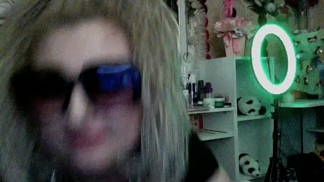 xHot Amazonq online show from January 2026 10:03:02 PM