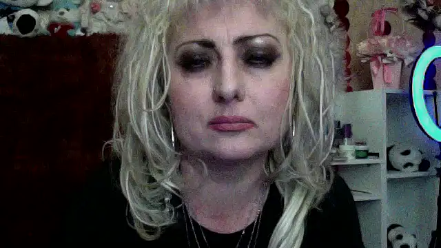 Snapshot of xHot_Amazonq chatting on January 2026 06:44:01 PM xHot Amazonq online show from January 2026 06:44:01 PM