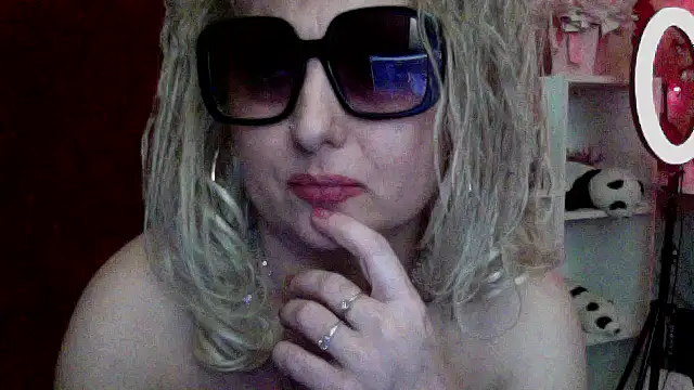 Snapshot of xHot_Amazonq chatting on February 2026 12:51:02 AM xHot Amazonq online show from February 2026 12:51:02 AM