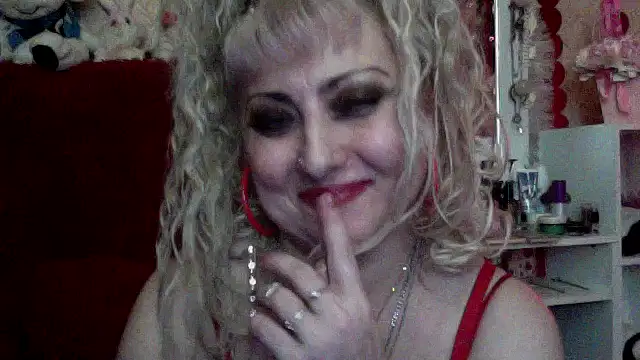 Snapshot of xHot_Amazonq chatting on February 2026 07:43:01 PM xHot Amazonq online show from February 2026 07:43:01 PM