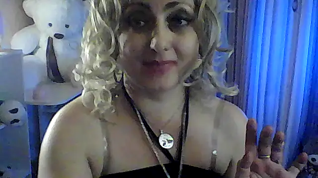 Snapshot of xHot_Amazonq chatting on August 2026 10:13:01 PM xHot Amazonq online show from August 2026 10:13:01 PM