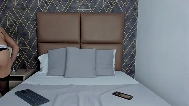 Isidel10 online show from March 2026 01:33:01 PM