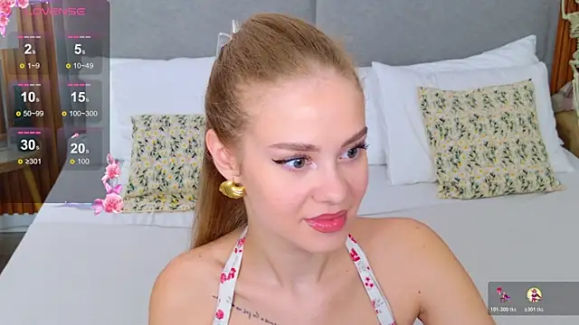 Snapshot of Rose_Masson chatting on October 2025 05:42:02 AM Rose Masson online show from October 2025 05:42:02 AM