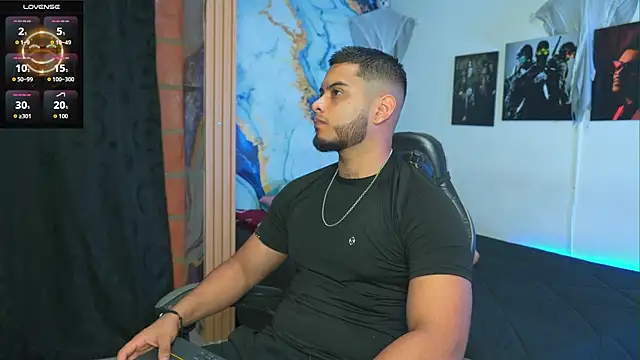 Tiler wolker online show from December 2025 11:43:01 PM