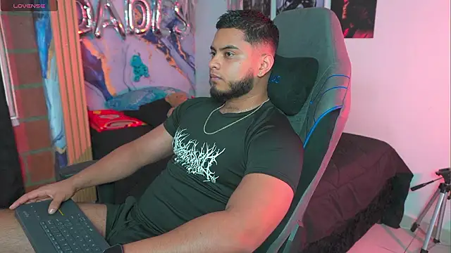 Tiler wolker online show from March 2026 10:05:01 PM