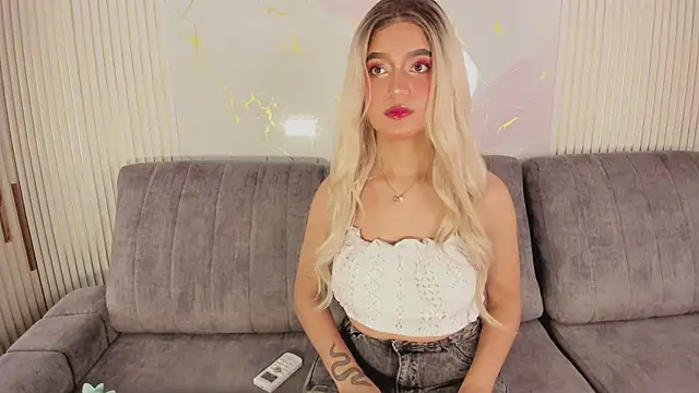 Snapshot of NhoanBrunette chatting on April 2026 02:33:01 PM NhoanBrunette online show from April 2026 02:33:01 PM