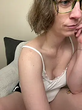 Snapshot of CreamedKitten chatting on June 2026 03:04:02 PM CreamedKitten online show from June 2026 03:04:02 PM