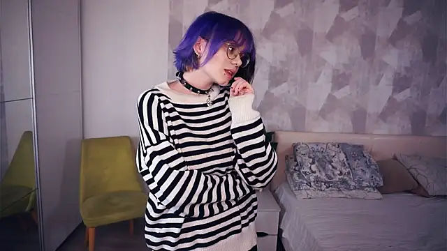 KellePourier online show from October 2025 05:58:02 PM