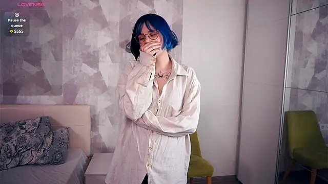 KellePourier online show from November 2025 06:07:02 PM