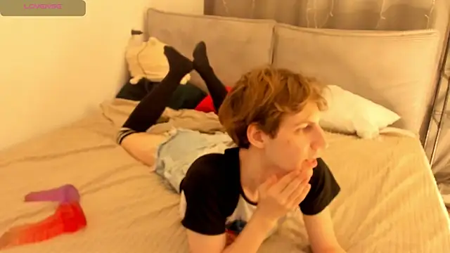 AvenGlow online show from April 2026 09:51:02 PM