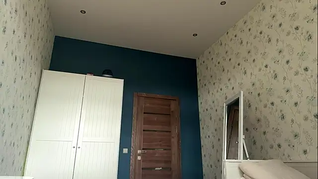 EastLuna online show from October 2025 07:12:02 AM