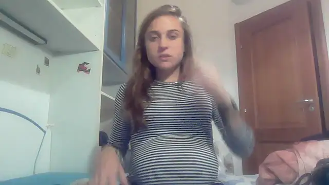 Snapshot of SinnEmily chatting on December 2025 05:52:01 PM SinnEmily online show from December 2025 05:52:01 PM