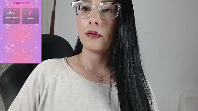 Snapshot of Emma_Hotkiss chatting on July 2026 01:33:01 AM Emma Hotkiss online show from July 2026 01:33:01 AM