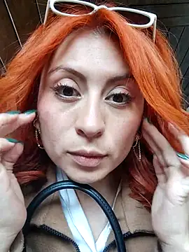 SiennaBite online show from November 2025 05:59:01 PM