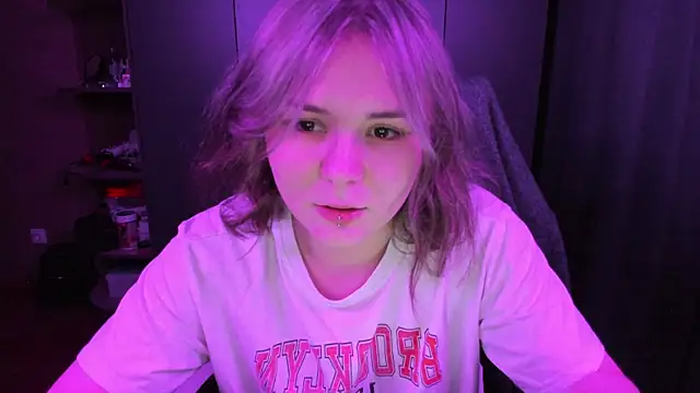 sophia lix online show from November 2025 02:48:02 PM