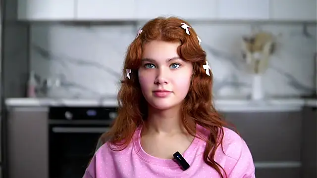 YettaCalabria online show from November 2025 12:42:02 PM