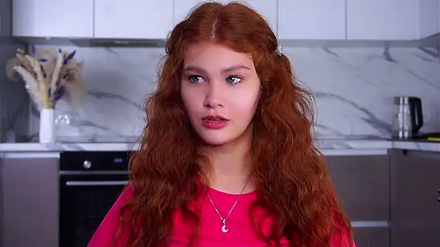 YettaCalabria online show from December 2025 11:36:02 AM