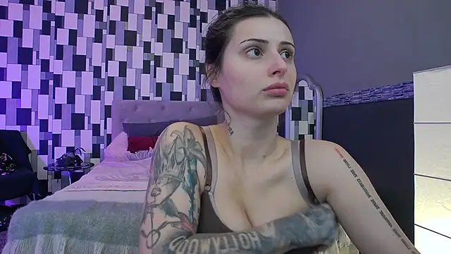 venusinylons online show from November 2025 11:57:02 AM