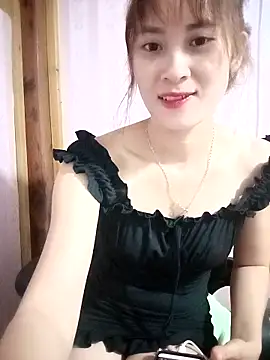 Snapshot of Em_xinh01 chatting on May 2026 12:48:01 PM Em xinh01 online show from May 2026 12:48:01 PM