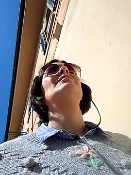 Piediniecollant online show from April 2026 10:20:02 AM