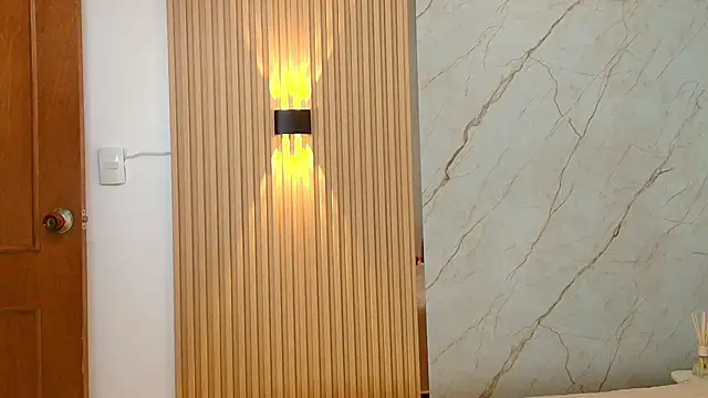 Snapshot of Madisson_Queens chatting on November 2025 04:07:01 PM Madisson Queens online show from November 2025 04:07:01 PM