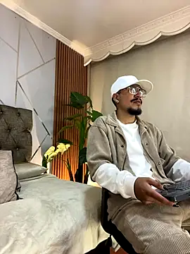 Noa N Luxy online show from November 2025 03:51:02 AM