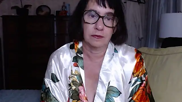 Snapshot of BigbustedBrenda chatting on November 2025 04:50:01 PM BigbustedBrenda online show from November 2025 04:50:01 PM