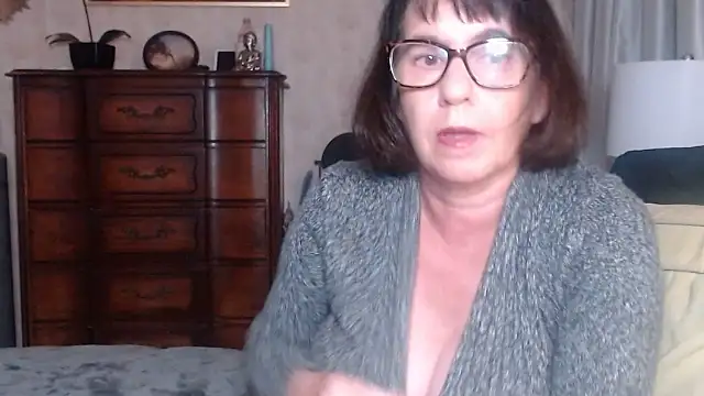 Snapshot of BigbustedBrenda chatting on December 2025 05:31:02 PM BigbustedBrenda online show from December 2025 05:31:02 PM