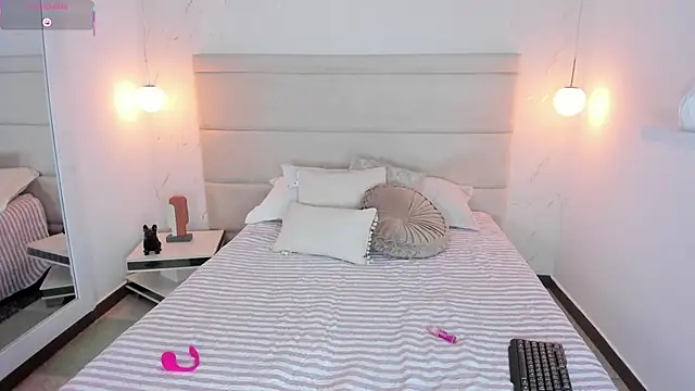 Lia rosee online show from November 2025 12:30:01 PM