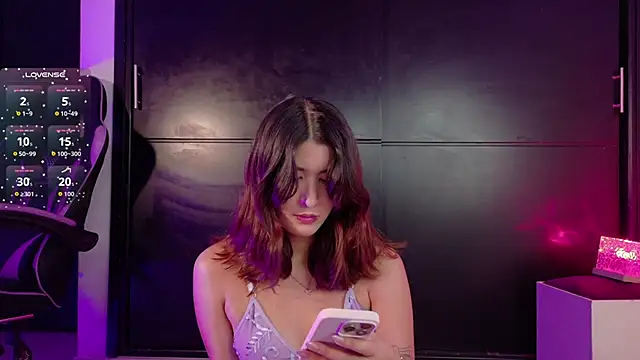 emilyy1  online show from December 2025 01:48:02 AM