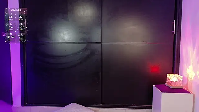 emilyy1  online show from December 2025 08:58:01 PM