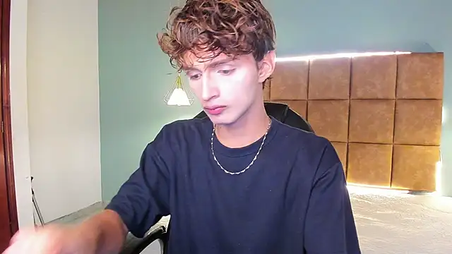 NicolasFerrer18 online show from November 2025 07:35:02 PM