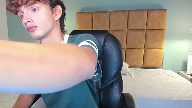 NicolasFerrer18 online show from November 2025 07:24:02 PM