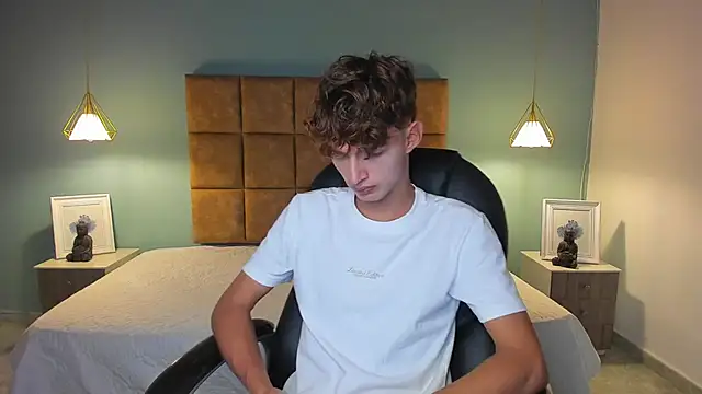 NicolasFerrer18 online show from November 2025 07:21:01 PM