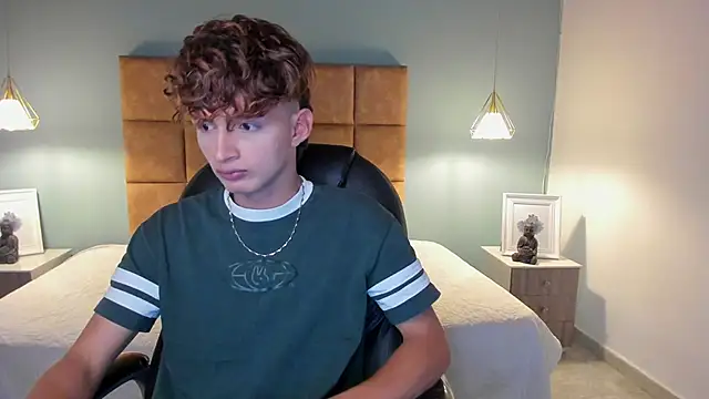 NicolasFerrer18 online show from November 2025 07:30:02 PM